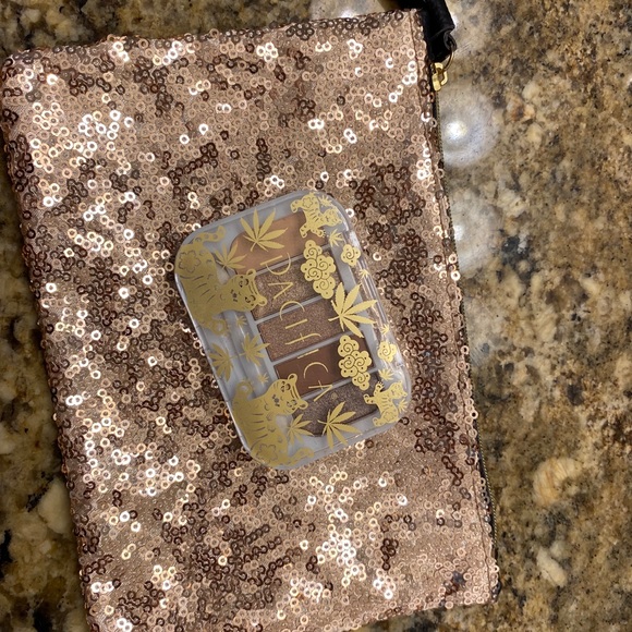 Pacifica Hemp Infused Eye Shadow With Makeup Bag - Picture 2 of 3